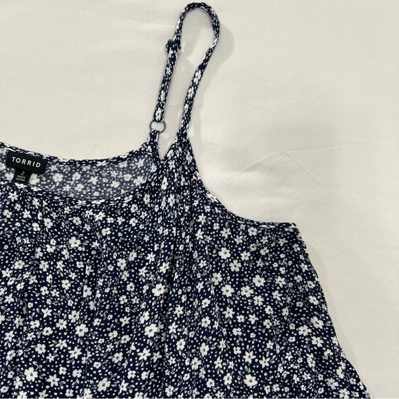 TORRID NAVY FLORAL GAUZE SHIRRED HEM BABYDOLL CAMI TOP SIZE 2 (2X/ 18-20) - Picture 7 of 16
